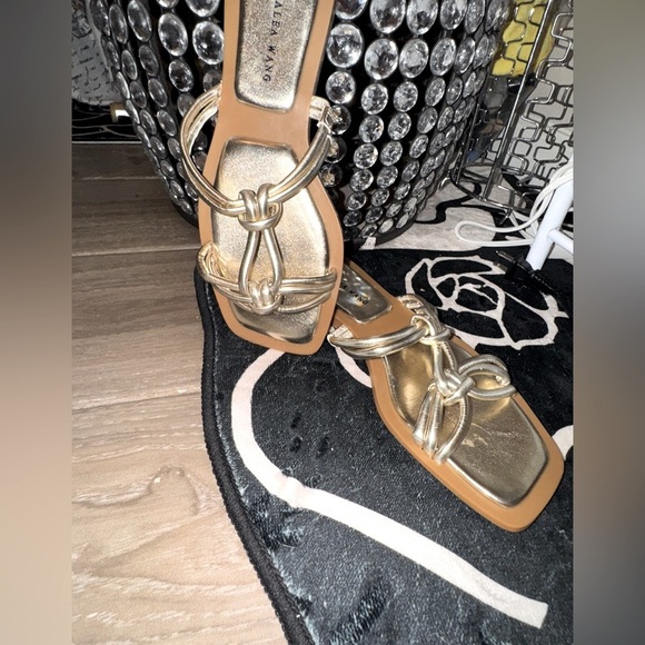 Azalea Wang 
STETSON SANDAL IN GOLD SIZE 7 - Picture 4 of 12